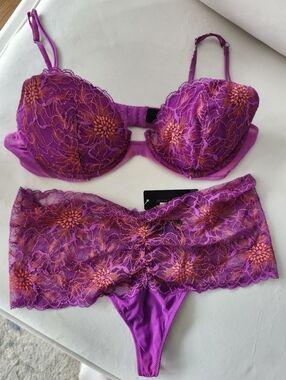 Josie Natori  Set